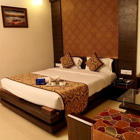 Oyo 905 Galaxy View Hotel Allāhābād Junction 外观 照片