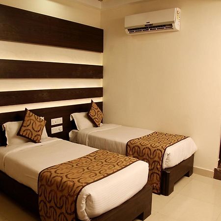 Oyo 905 Galaxy View Hotel Allāhābād Junction 外观 照片