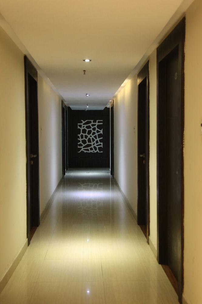 Oyo 905 Galaxy View Hotel Allāhābād Junction 外观 照片
