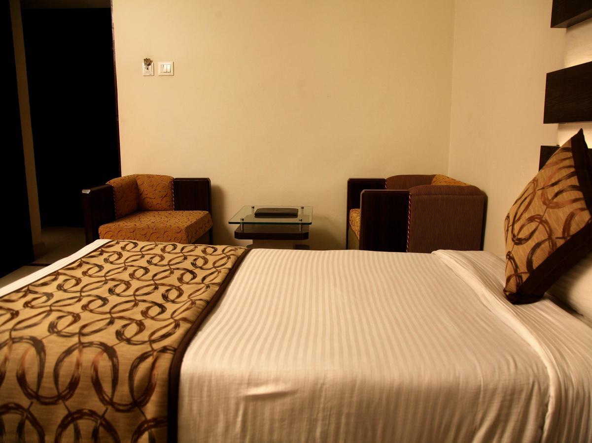 Oyo 905 Galaxy View Hotel Allāhābād Junction 外观 照片