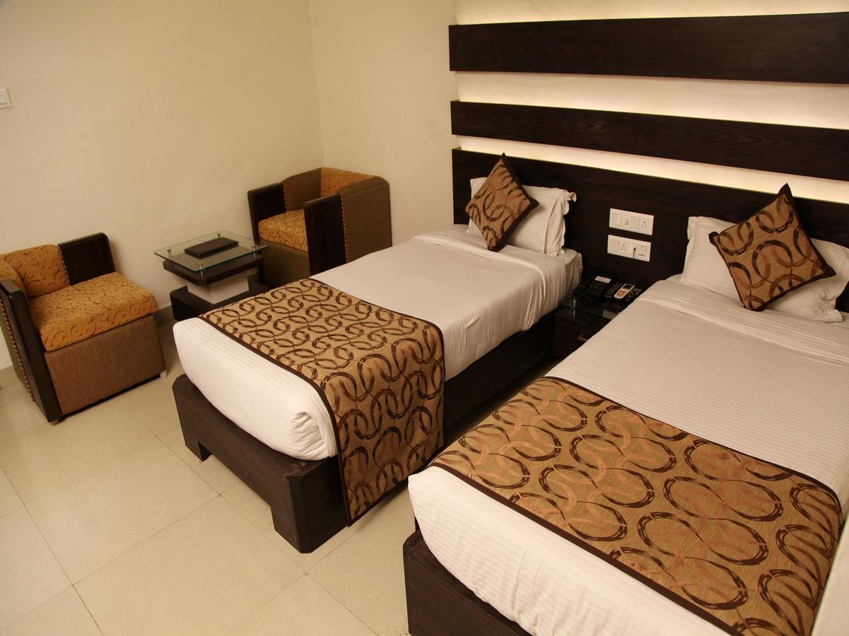 Oyo 905 Galaxy View Hotel Allāhābād Junction 外观 照片