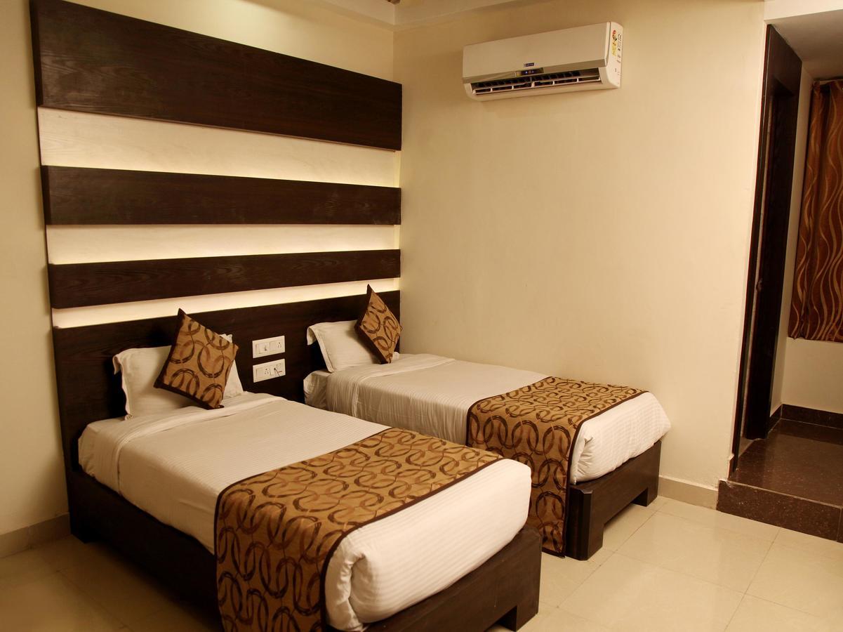 Oyo 905 Galaxy View Hotel Allāhābād Junction 外观 照片