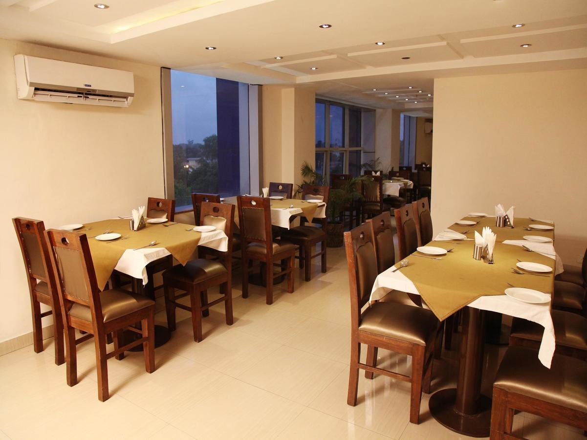 Oyo 905 Galaxy View Hotel Allāhābād Junction 外观 照片